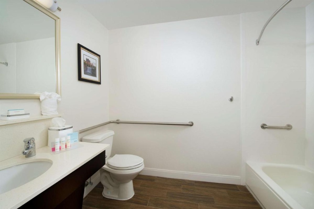 Room image 3